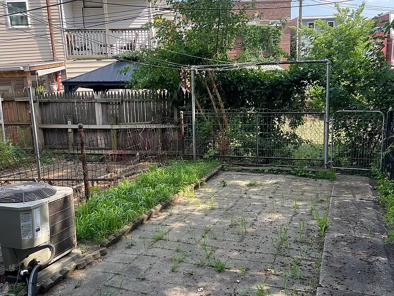 814 Master St — Photo 9