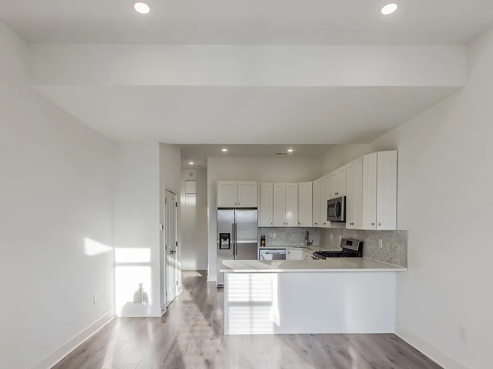 225 N Whitford Rd