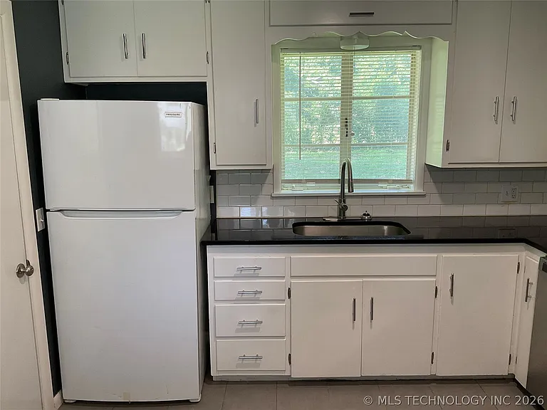 5745 E 27th Pl — Photo 7