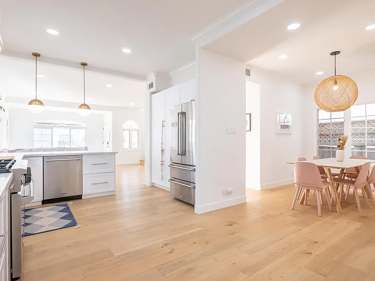 147 N Loreta Walk — Photo 10