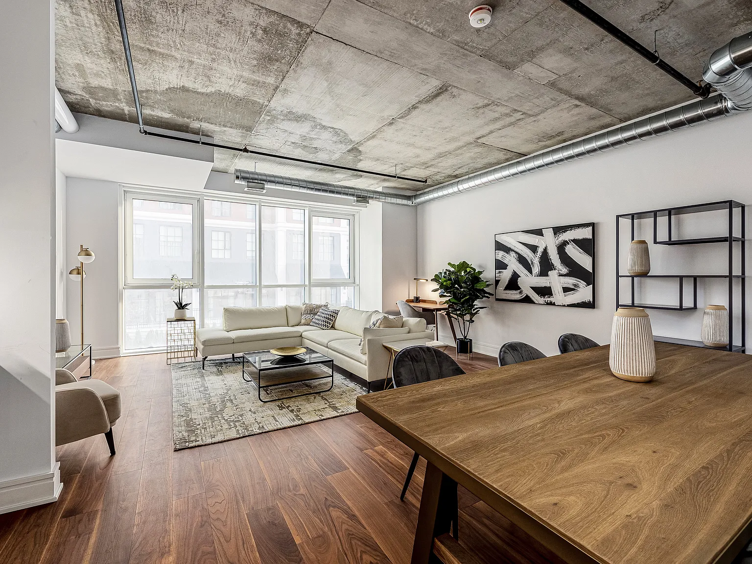 150 Marketplace — Photo 4