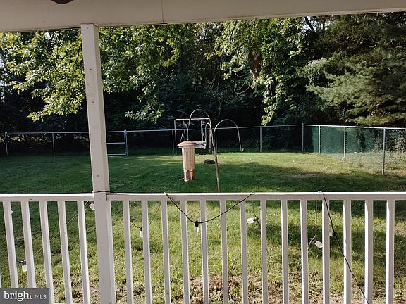 3rd image of 64 Fern Rd