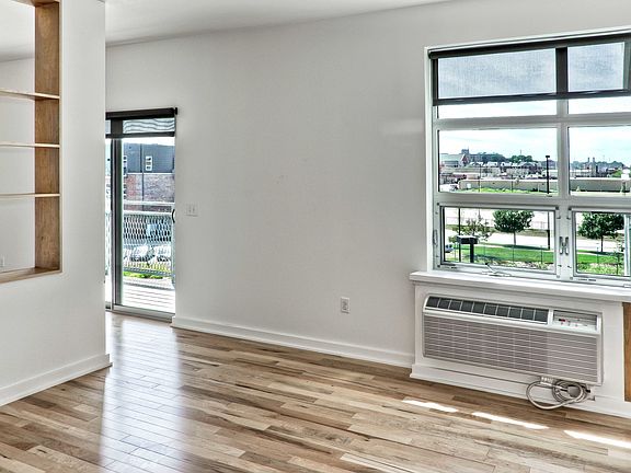 4th image of 1313 Cuming St APT 306