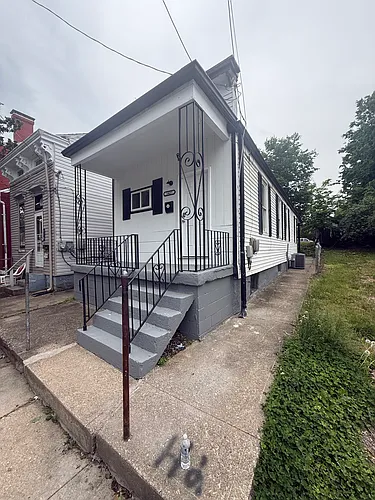1427 Banklick St Photo 1