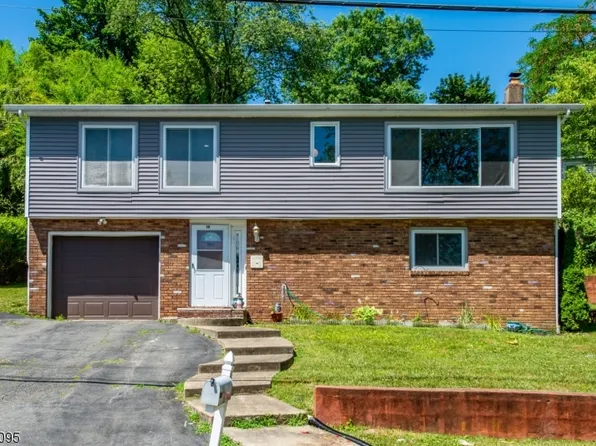 19 Southwynde Dr, Denville, NJ 07834