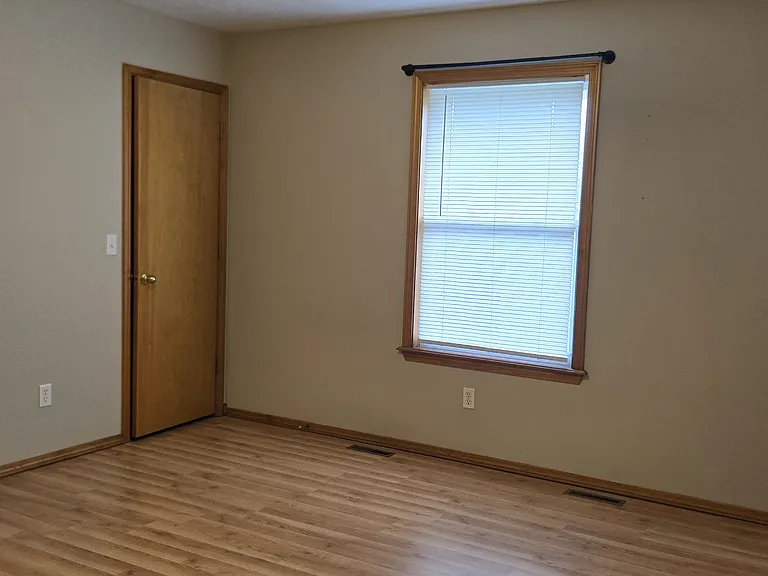 2042 E Charles St — Photo 9