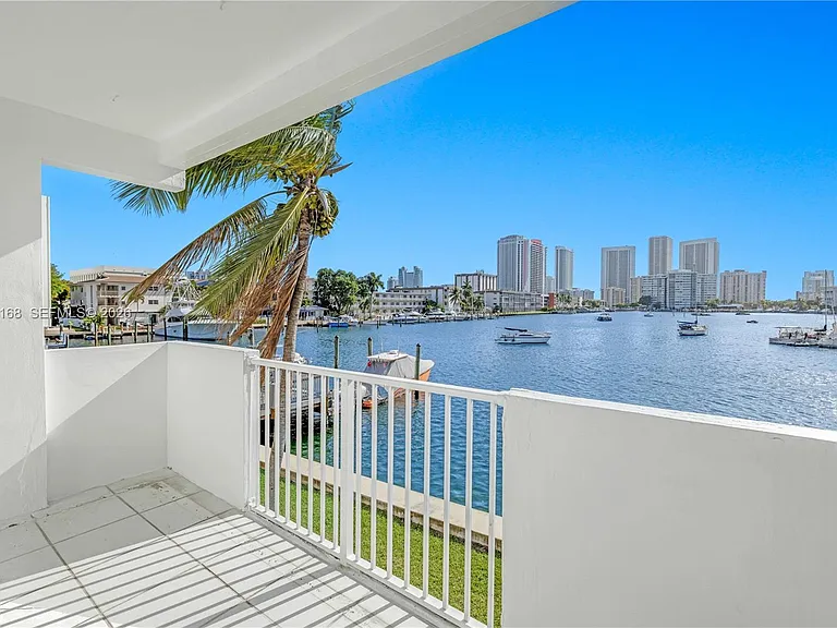 462 Golden Isles Dr #210 — Photo 20