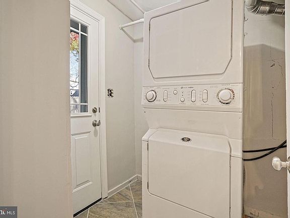3rd image of 7323 Poplar Ct