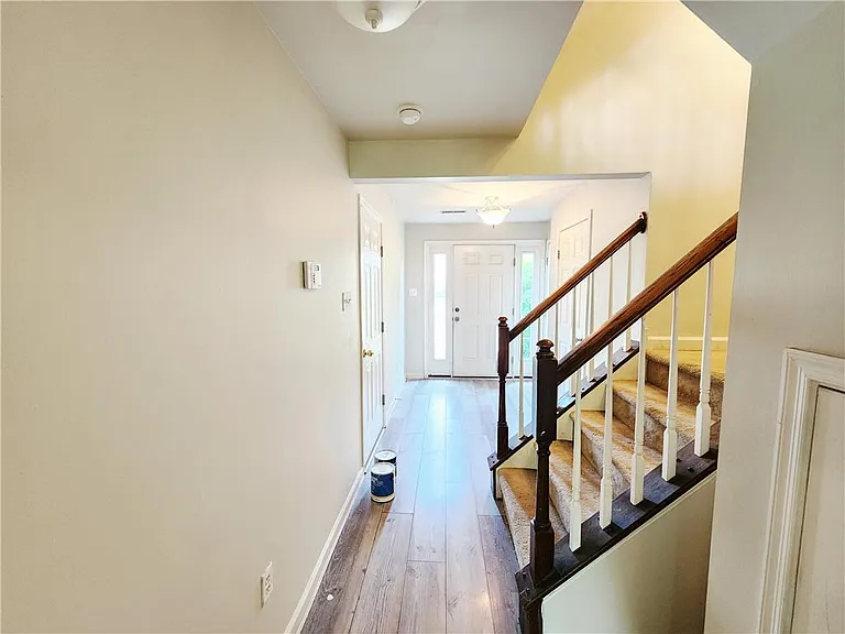 1073 Sparrow Way — Photo 2