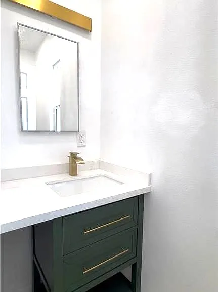 233 E Victoria St — Photo 5