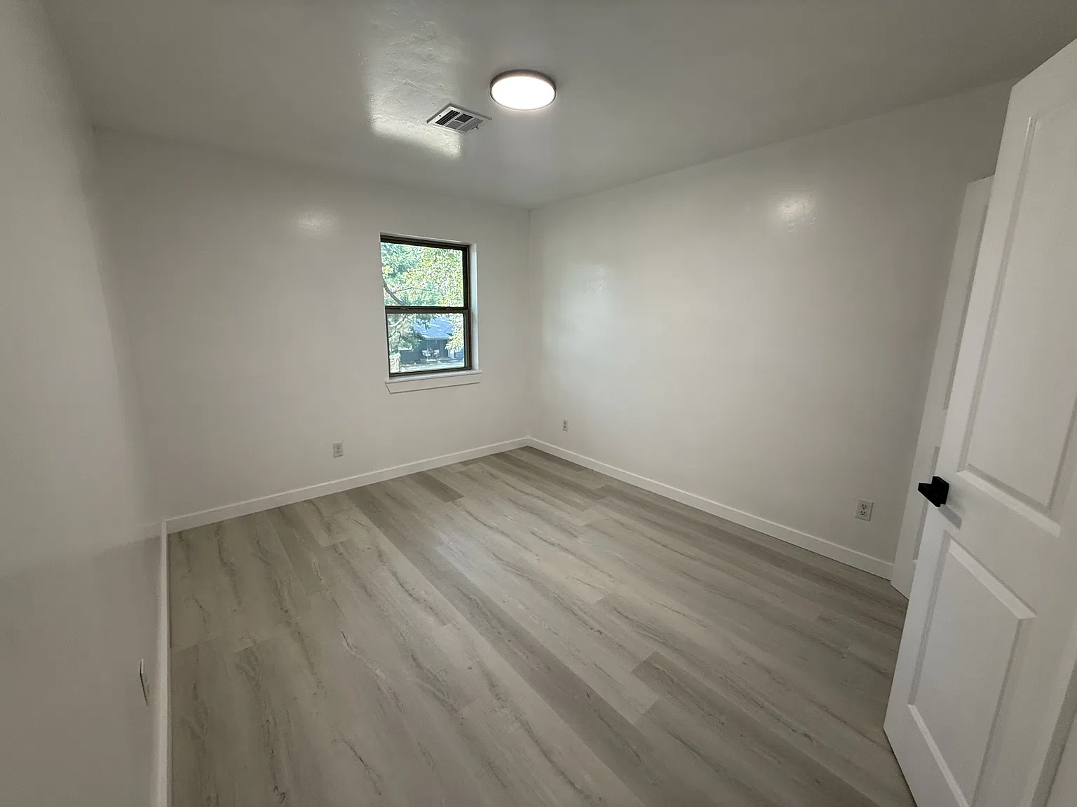 800 West 6th - 1 — Photo 4