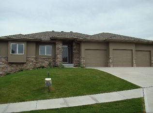 10255 Josephine St, La Vista, NE 68128