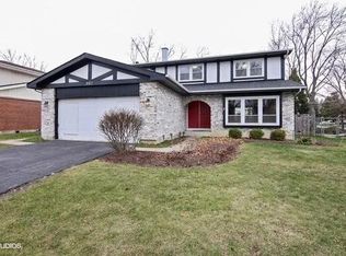 880 Tanglewood Dr, Wheeling, IL 60090