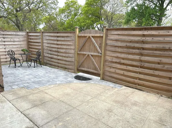 655 Middle Country Road #1F1, Coram, NY 11727