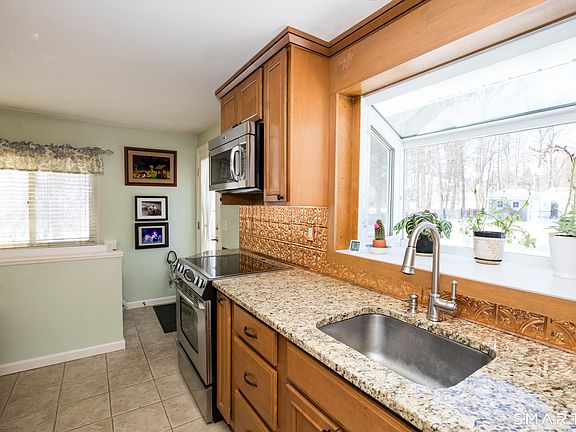 4th image of 3 Loving Lane