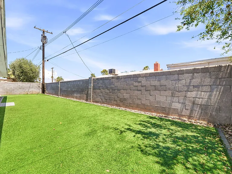 2013 Las Verdes St — Photo 27