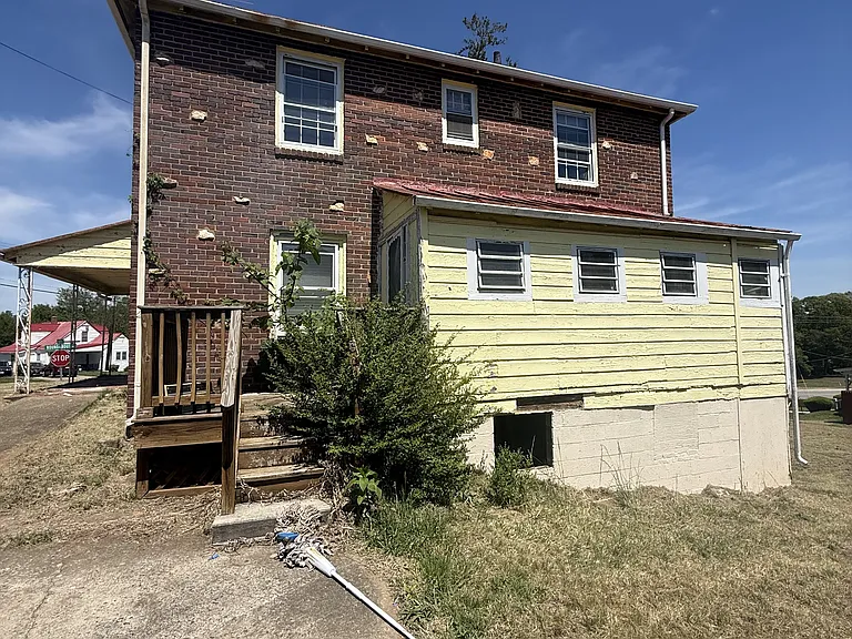 1011 Roundabout Rd — Photo 3