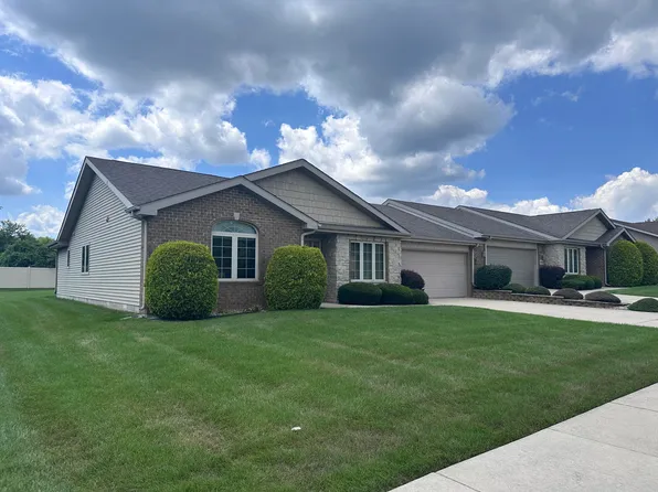 9898 Hart St, Saint John, IN 46373