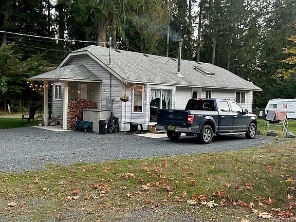 4th image of 2550 Sooke River Rd