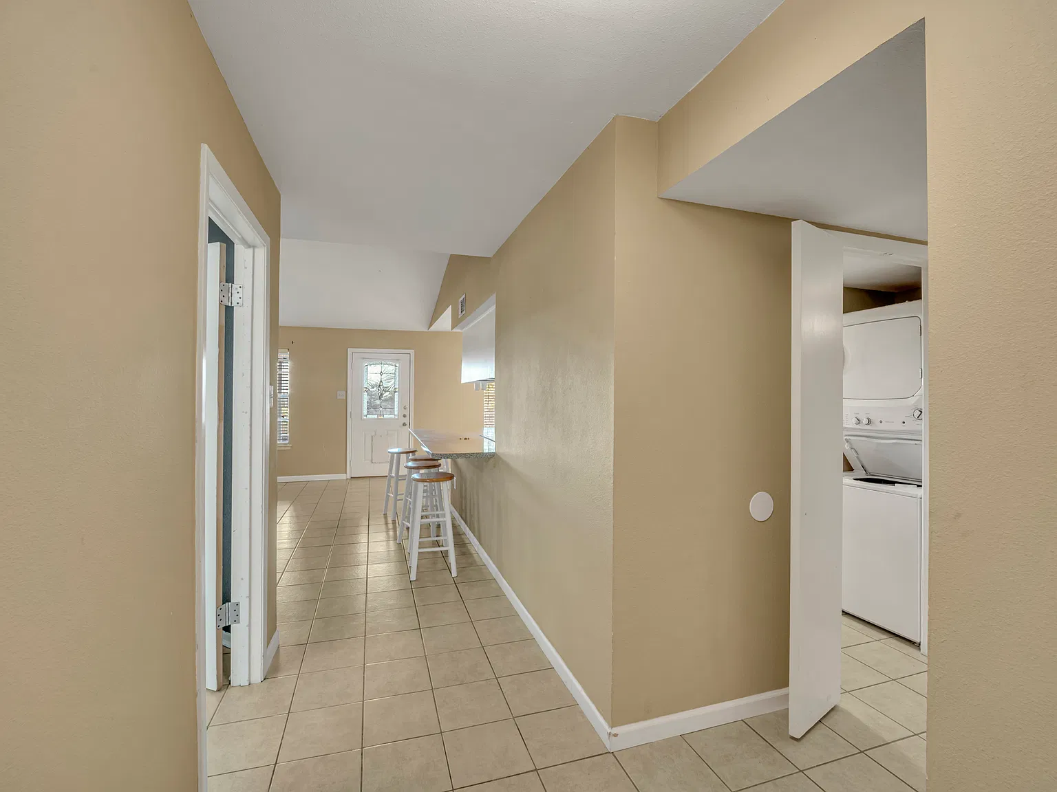 305 Patty Ct — Photo 2