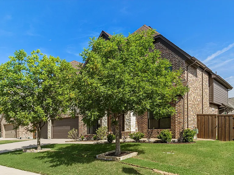 2245 Gulfstream Dr — Photo 2