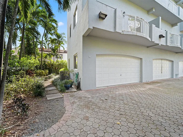 2951 Virginia St — Photo 1