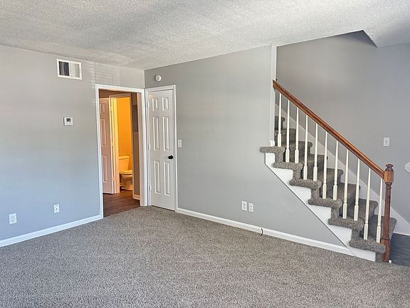 3rd image of 540 Hietts Ln APT 8