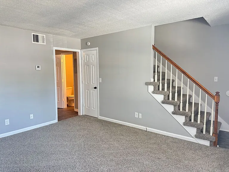 540 Hietts Ln — Photo 3