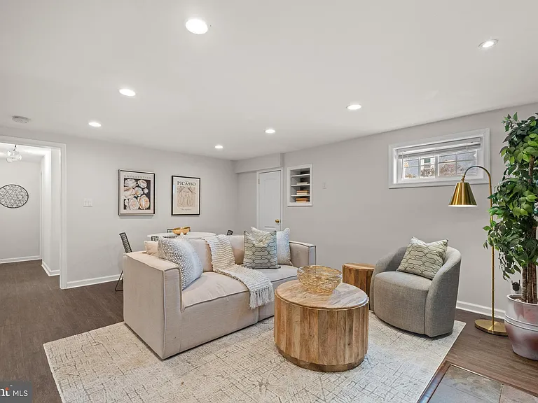 1700 Dewitt Ave #1 — Photo 3