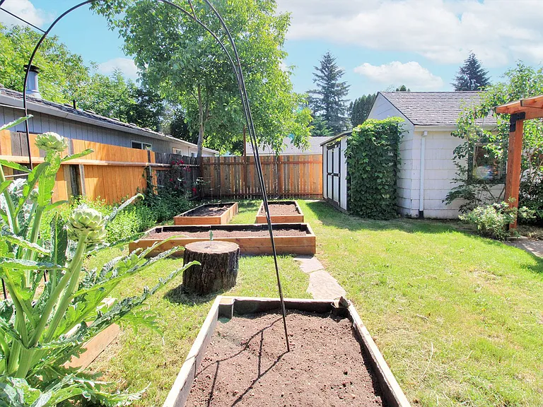 7707 SE Otty St — Photo 25