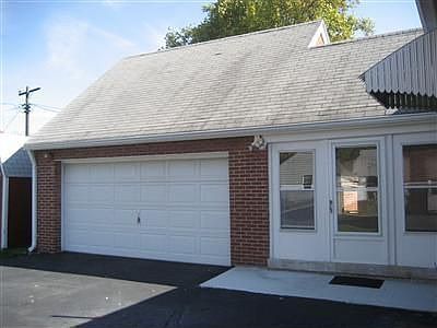 5th image of 417 Lonsdale Ave
