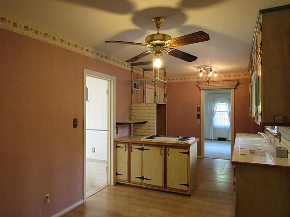 5th image of 101 W 23rd Ave