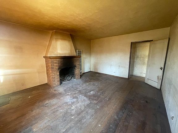 2nd image of 638 Orchard St