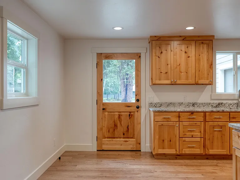 921 Columbia Ave — Photo 37