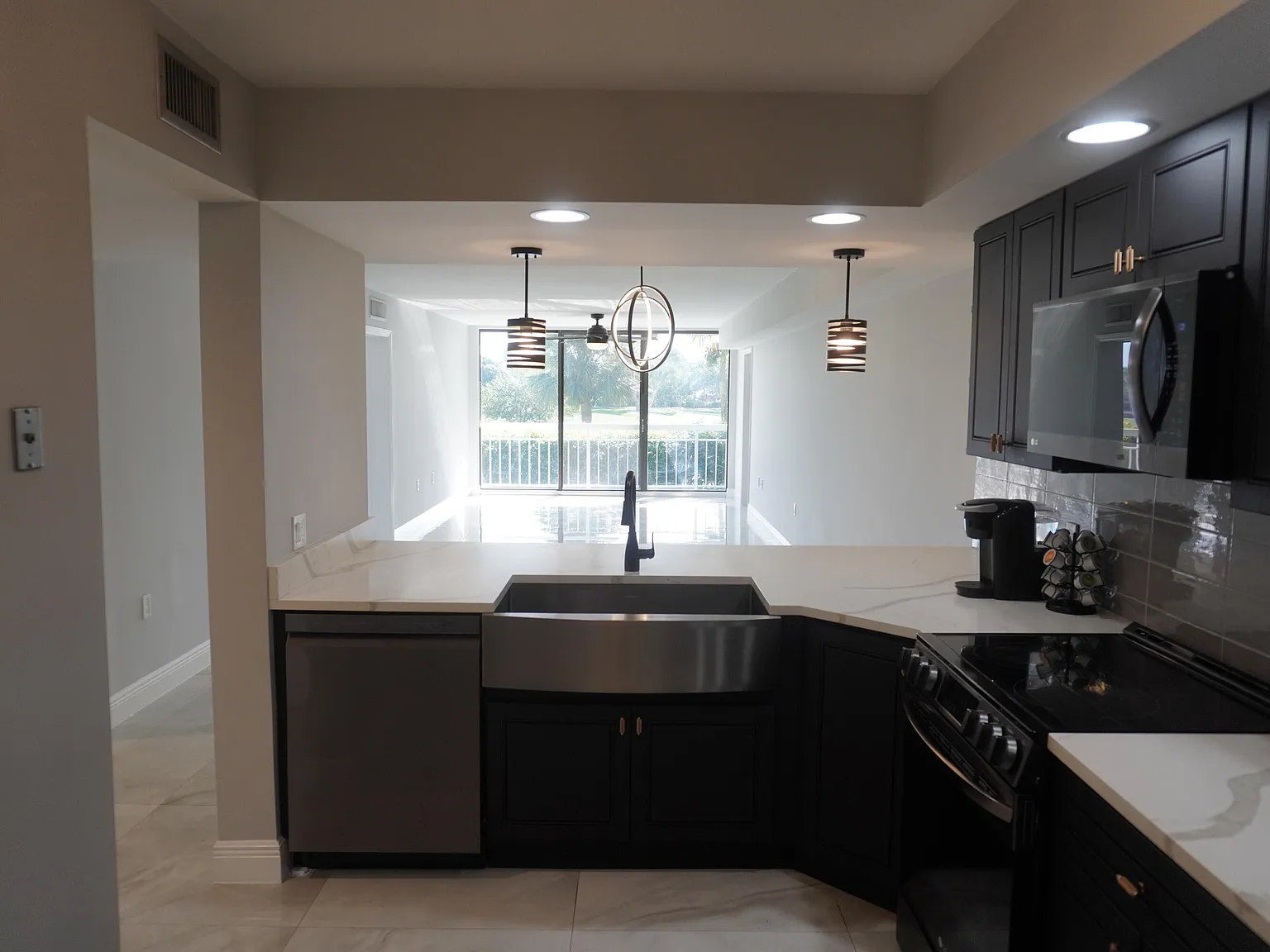 2 bed, 2.0 bath, 1437 sqft, $2,300 — Photo 4