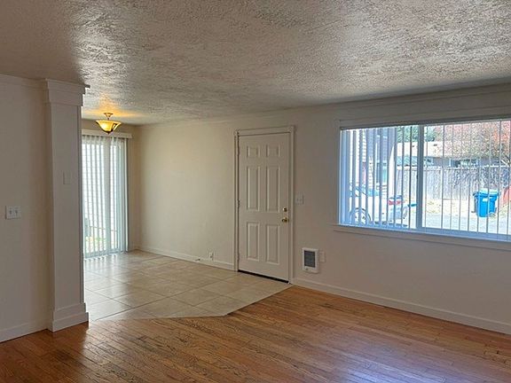 5th image of 1274 E Santiam St