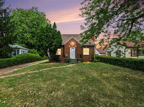 1129 E Bristol Rd, Burton, MI 48529