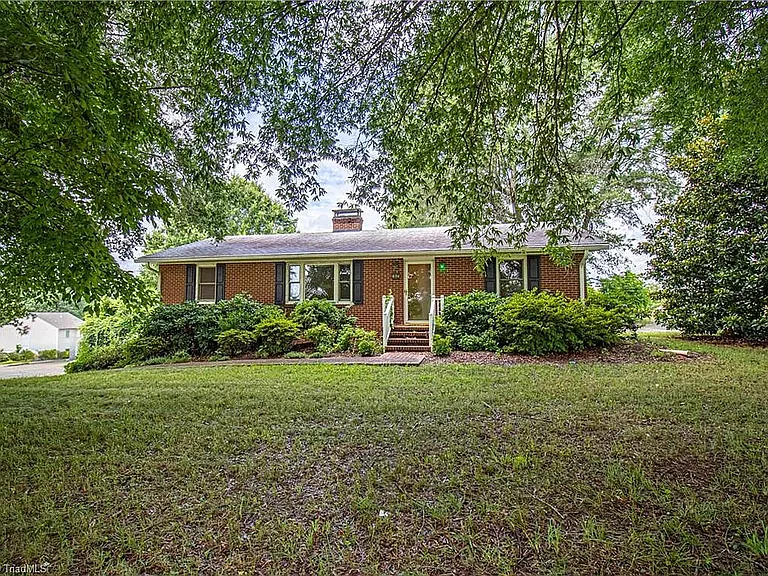 654 Meadowlark Dr — Photo 1