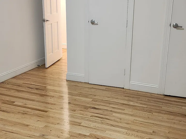 2199 Holland Ave #1B — Photo 3