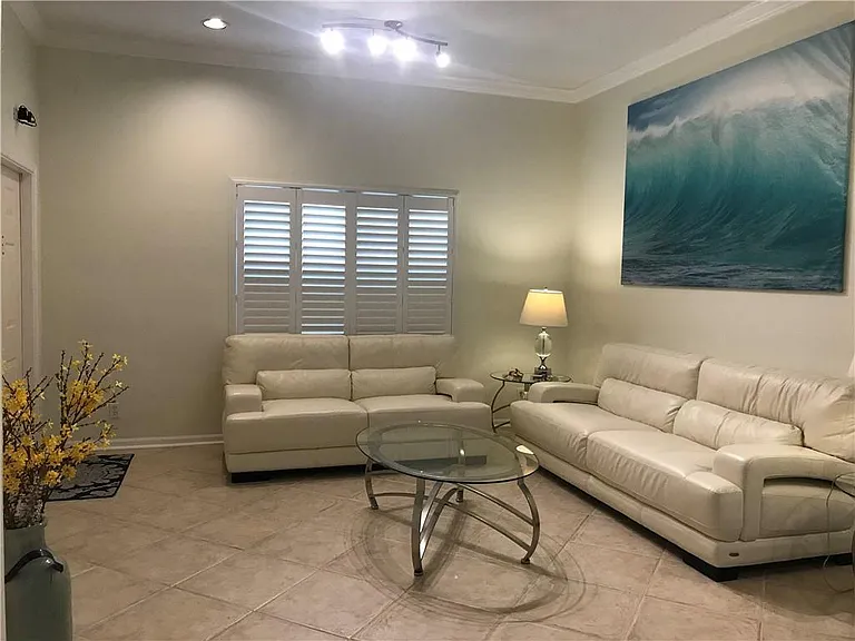 1118 Chinaberry Dr #0 — Photo 23