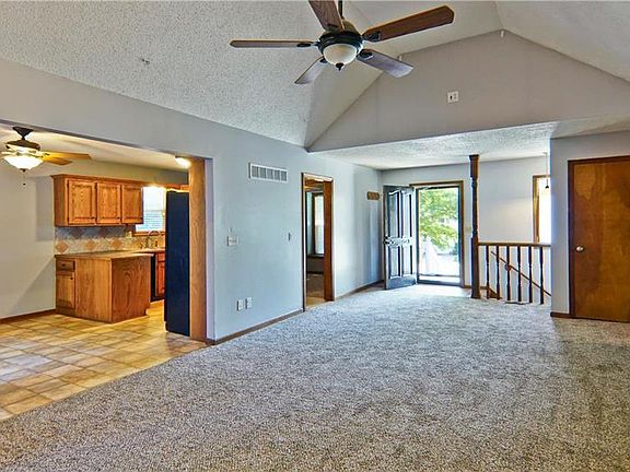 5th image of 408 NE Bristol Dr