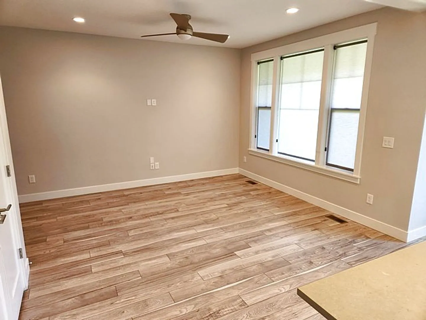 Perfectly Located Wasatch Spring Townhome — Photo 3