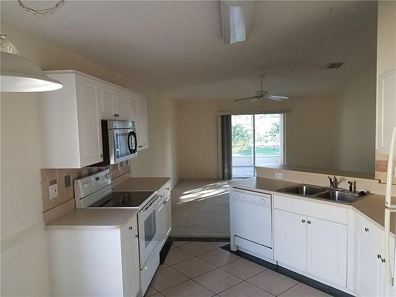 3rd image of 1017 E 13th Sq