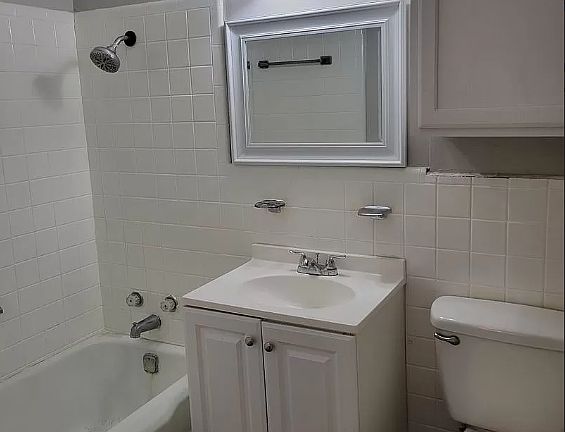 2nd image of 874 Von Blond Dr #B