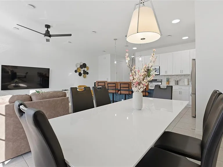 710 Longboat Dr — Photo 17