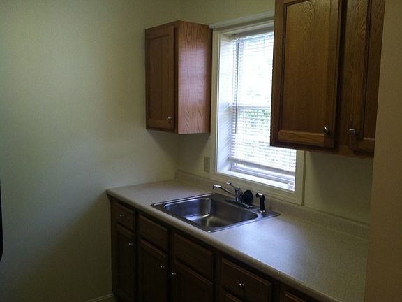 2nd image of 37 Ridgewood Rd APT 18