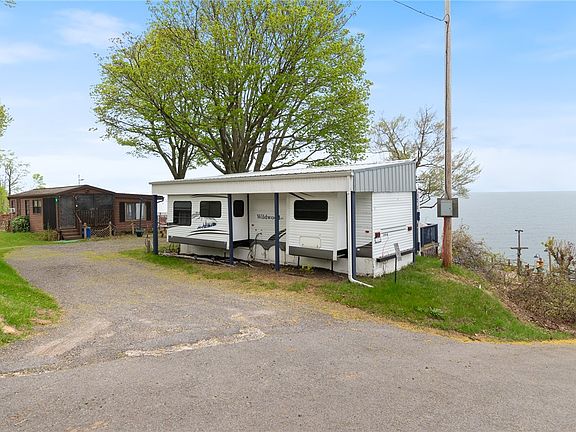 4th image of 7945 Lake Rd #724