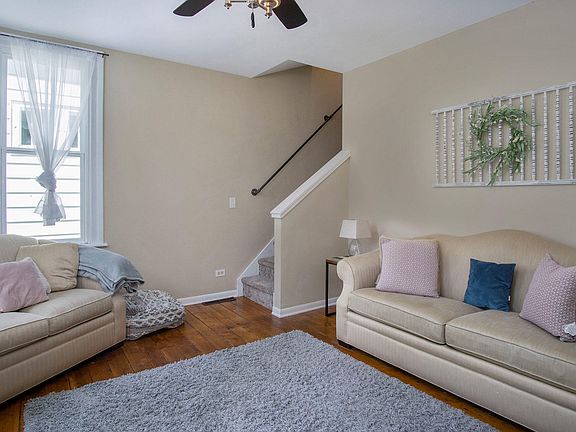 3rd image of 23 E 19th St