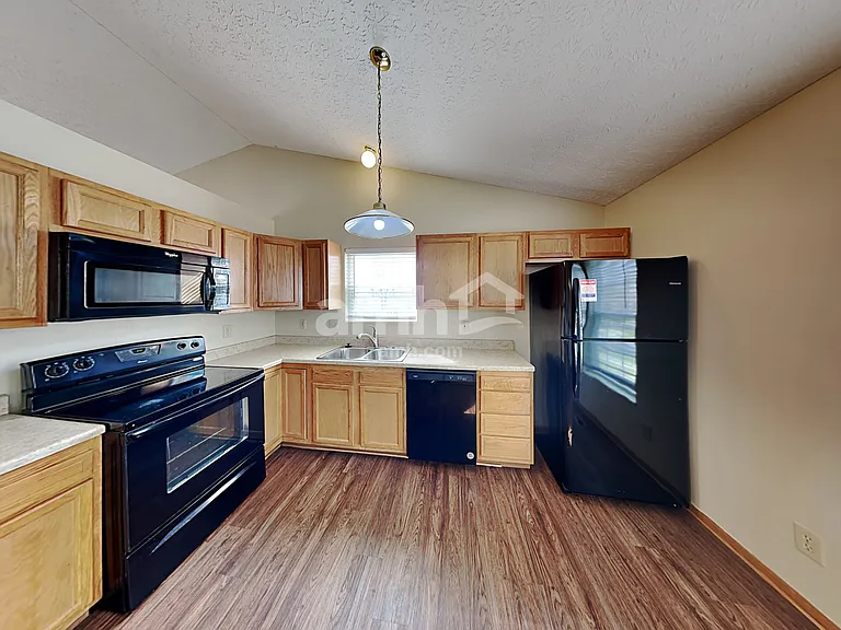 6811 Magdalena Ln — Photo 3