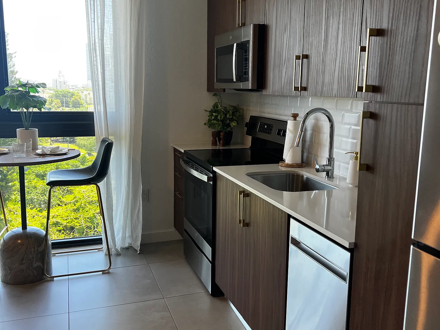 Studio, 475 sqft, $1,750 — Photo 2